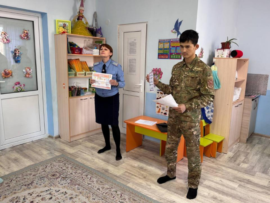 Как защитить детей от выпадения из окон