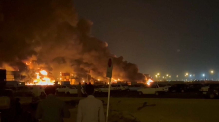 750 человек пострадали в результате взрыва в порту Ирана