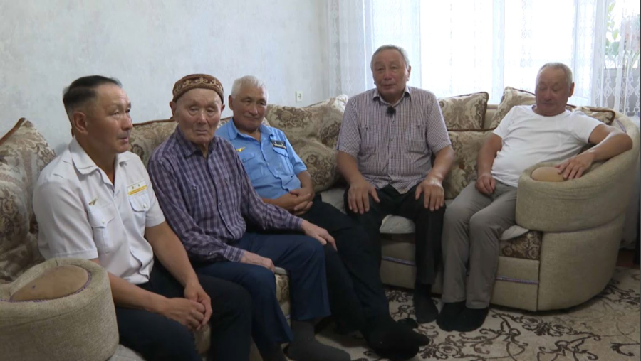 Бірлігі жарасқан теміржолшылар әулеті