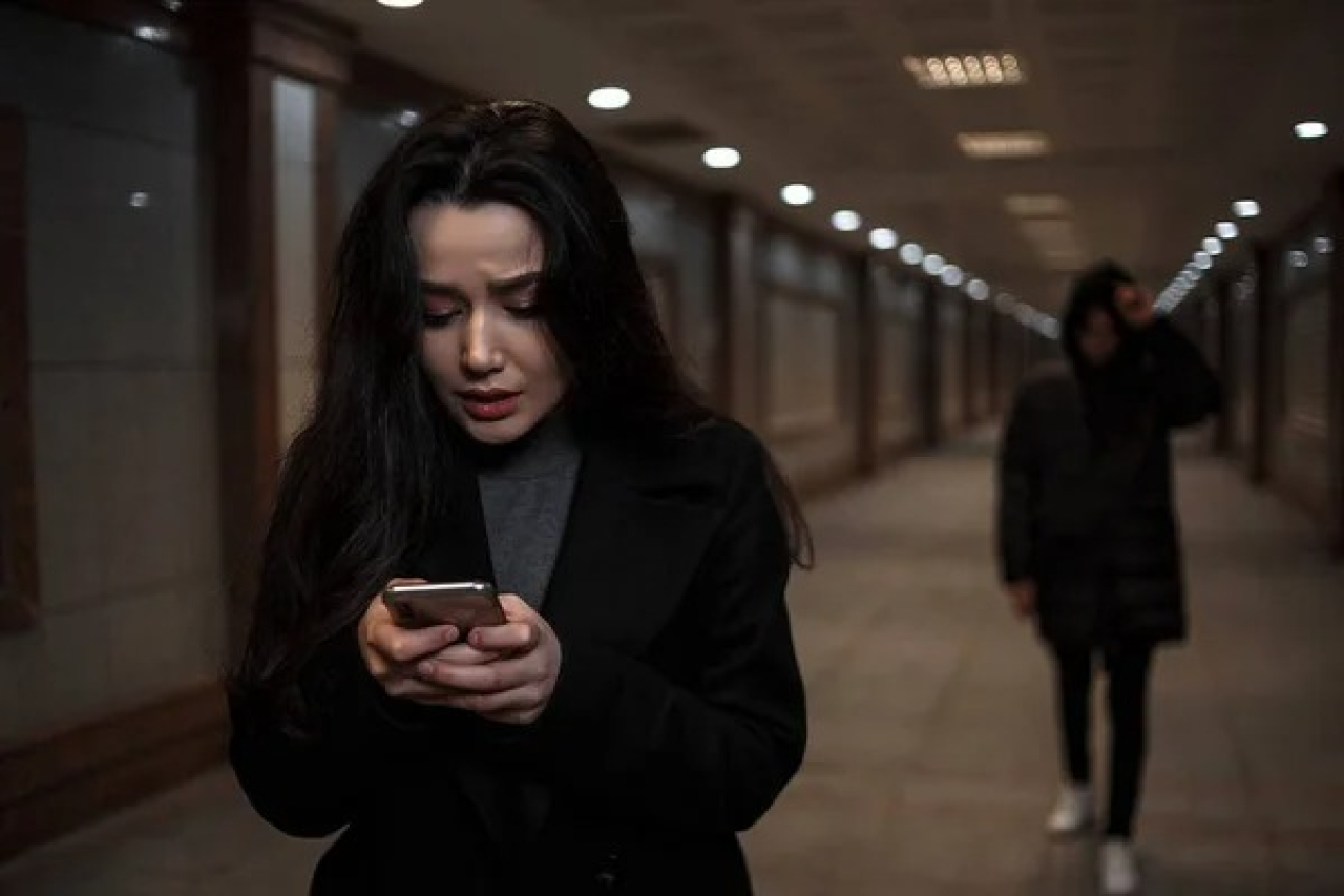 «Я тебя люблю» переросло в угрозы: мужчина преследовал девушку в области Жетысу