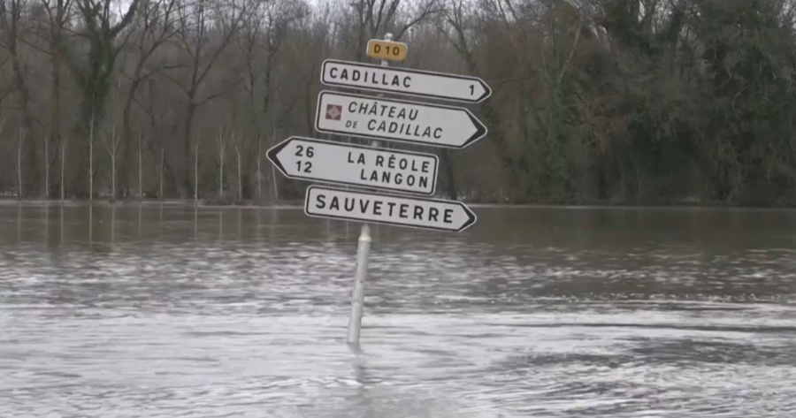 Францияда нөсер соңы тасқынға ұласты