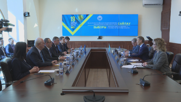 Ряд встреч с международными наблюдателями провели в Центризбиркоме