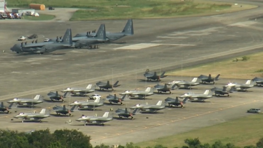 США перебросили еще 5 самолетов к границам Венесуэлы