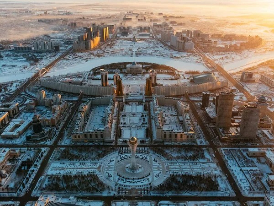 Снег, метели и ветер до 30 метров в секунду: штормовое предупреждение объявили в Казахстане