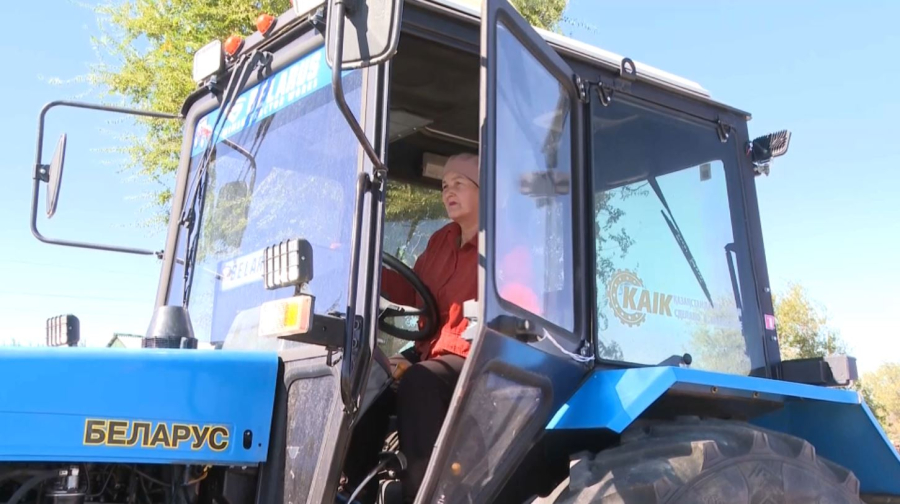 Трактор тізгіндеген әже техника тілін біледі