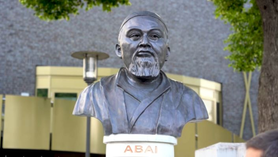 Памятник Абая в Берлине — место встречи казахстанцев