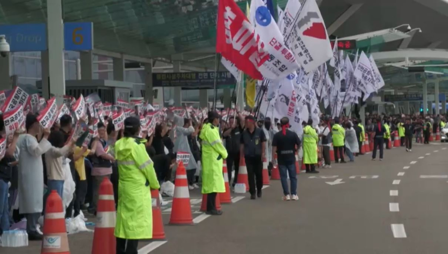 Оңтүстік Кореяда әуежай қызметкерлері ереуілге шықты