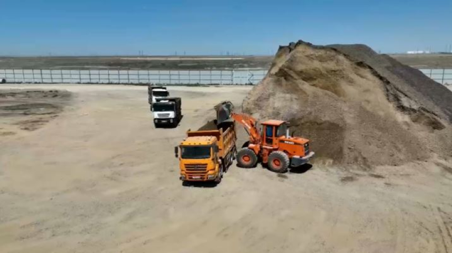 Руководство QazaqGaz проверило строительство ГПЗ на Кашагане