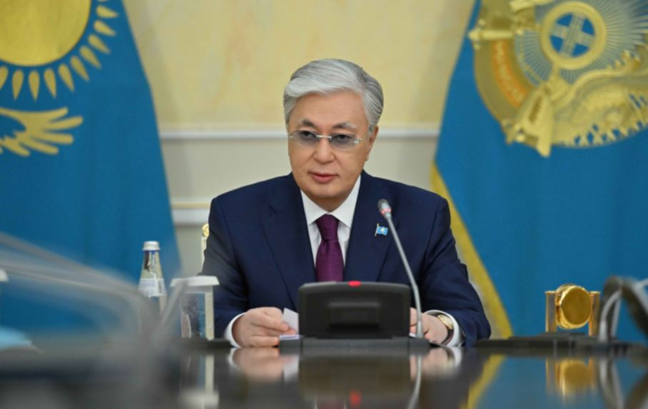 Президент Конституциялық заңдарға қол қойды