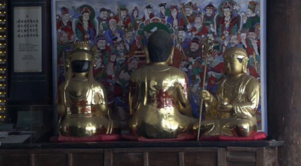 Лесной пожар в Южной Корее угрожает древнему буддийскому храму Пончжонса