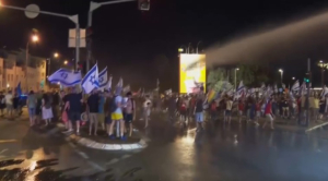 Полиция Израиля применила водомёты для разгона протестующих