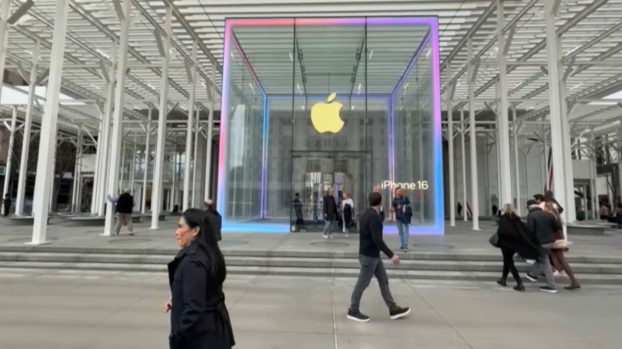 Дональд Трамп пригрозил Apple пошлинами в 25%