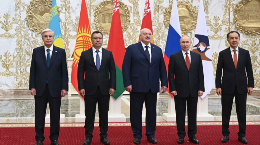 ЕАЭО-ға мүше мемлекеттер басшылары бірге суретке түсті