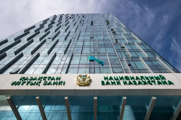 Нацбанк Казахстана снизил базовую ставку до 15,75%