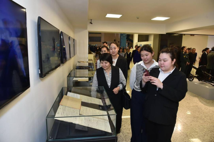 Выставка в честь 80-летия Победы открылась в Астане