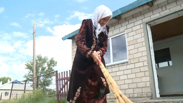 «Таза Қазақстан» акциясына 90 жастағы кейуана атсатылысуда