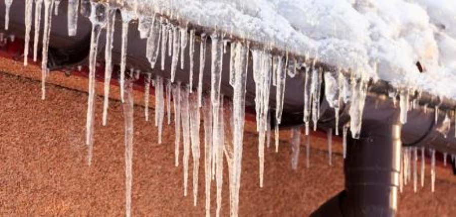 МЧС напоминает о сходе снега с крыш и падении сосулек