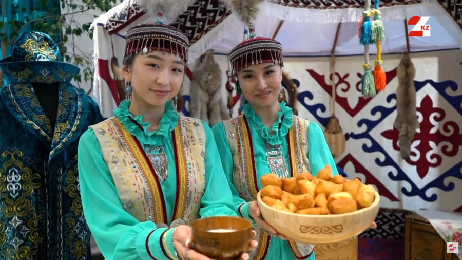 Путешествие под флагом свободы: Казахстан отмечает День Республики