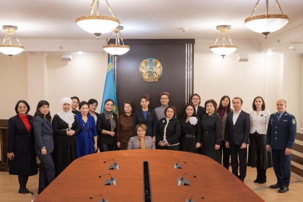 Әйелдер істері жөніндегі комиссияның отырысы өтті