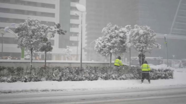 Курортные города Грузии засыпало снегом