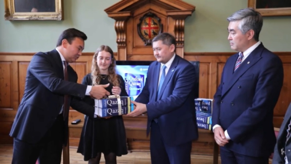 В Оксфорде презентовали казахско-английский словарь