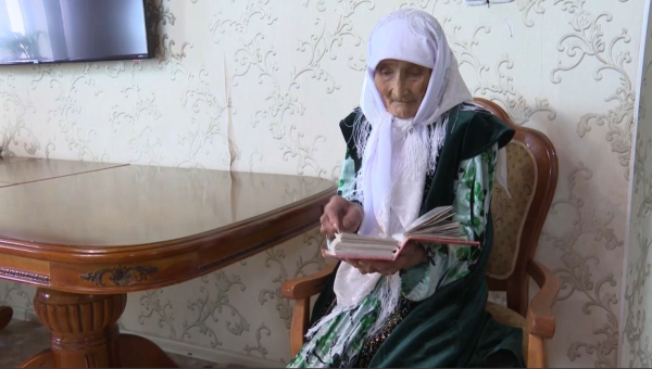 116 жастағы әже құрт жасап, үй жинайды