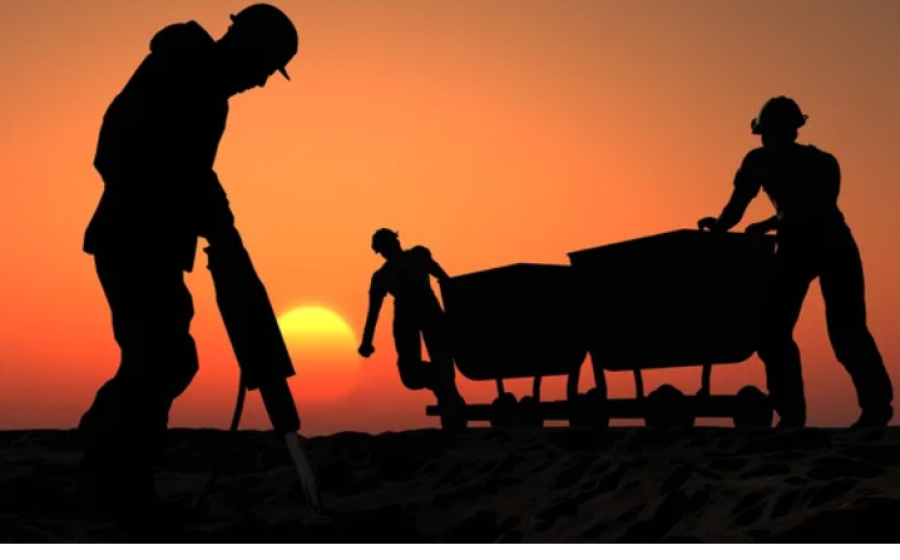 Ко Дню шахтёра: сколько зарабатывают добытчики подземных руд