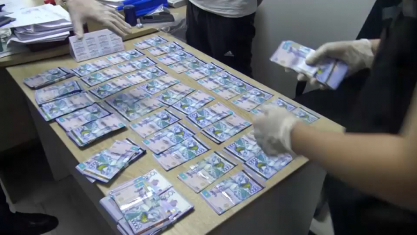 Руководитель группы авторского надзора задержан при получении взятки в Костанае