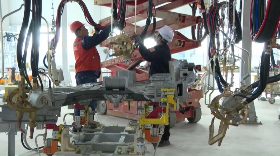 500 человек получили работу на строящемся автозаводе Костаная