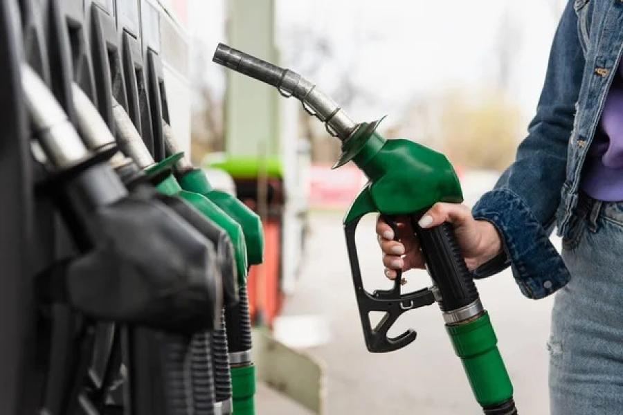 Жүргізушілер шағымданған бензин: Павлодар зауытындағы тексеріс нәтижесі белгілі болды
