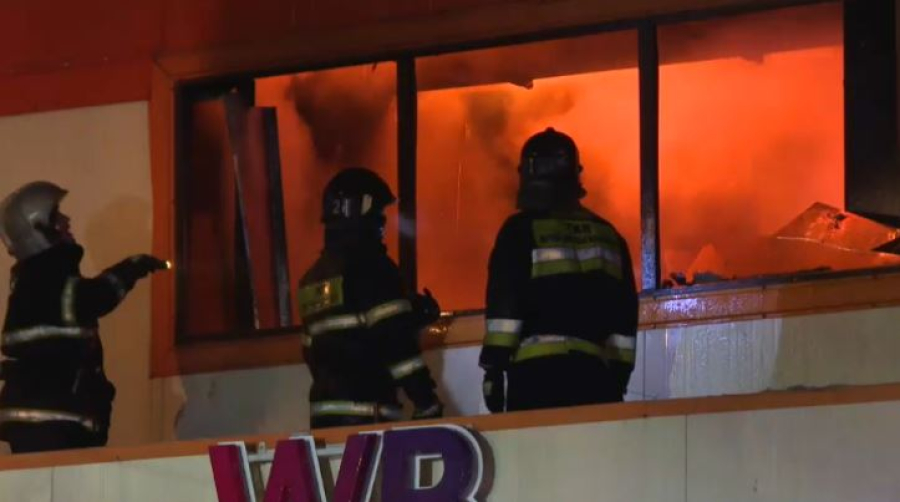 Спасатели почти три часа боролись с огнём в Семее