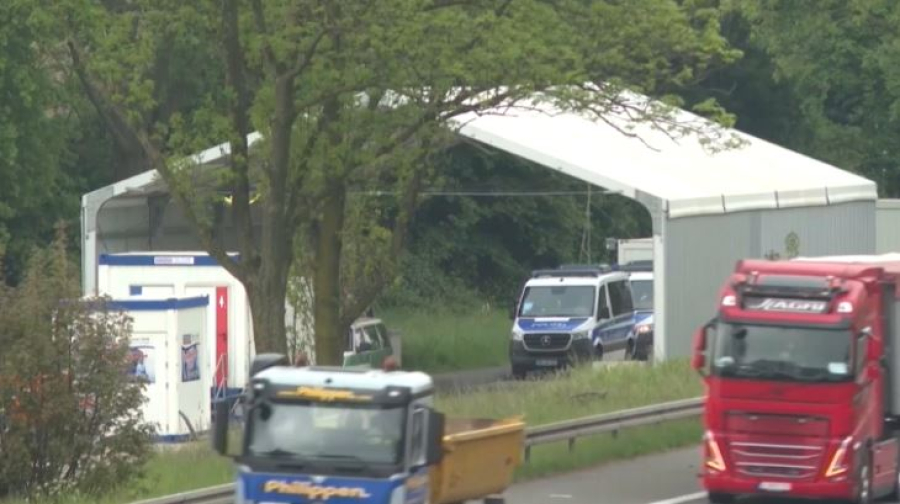 Германия закрыла границу для просителей убежища