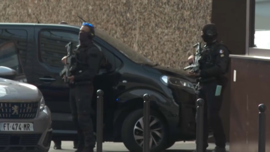 Суд освободил Саркози из тюрьмы