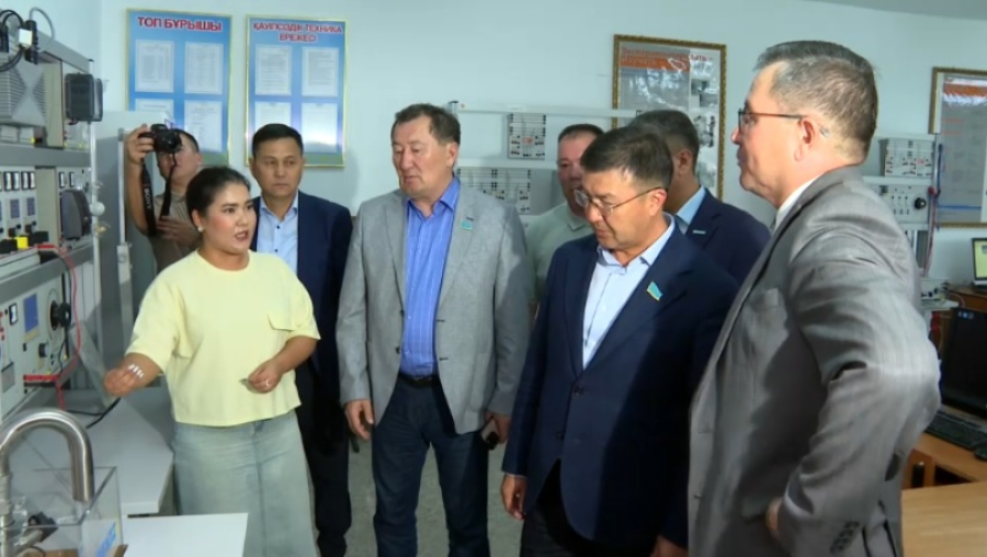 Депутаты Сената посетили учебные заведения в Кызылорде