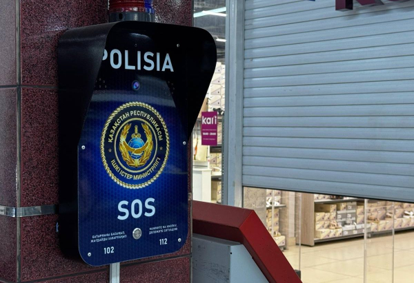 Необычные кнопки появились в самых многолюдных местах Шымкента