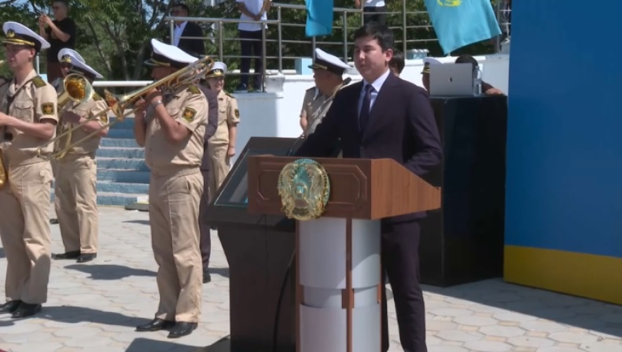 Молодые специалисты в Актау приняли присягу на Площади госсимволов