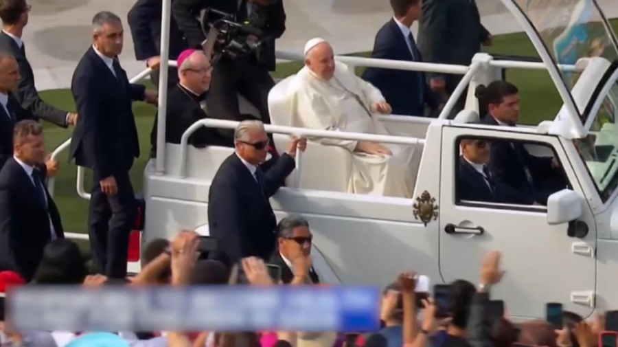Автомобиль Папы Римского Франциска переоборудуют в медпункт для детей Газы