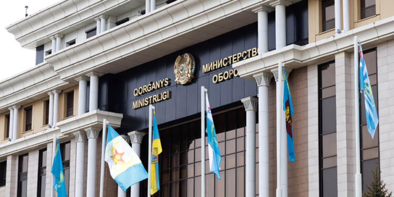 В Минобороны рассказали, где находятся два матроса