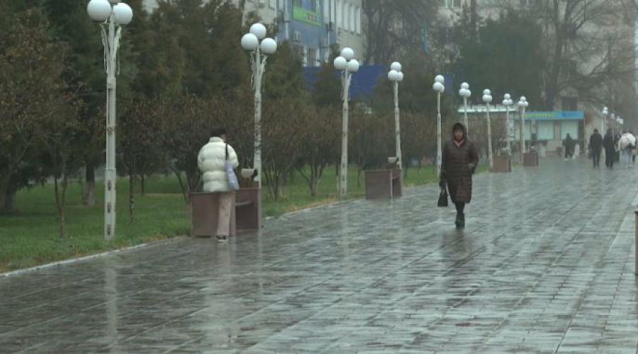 Штормовое предупреждение объявили на большей части страны 