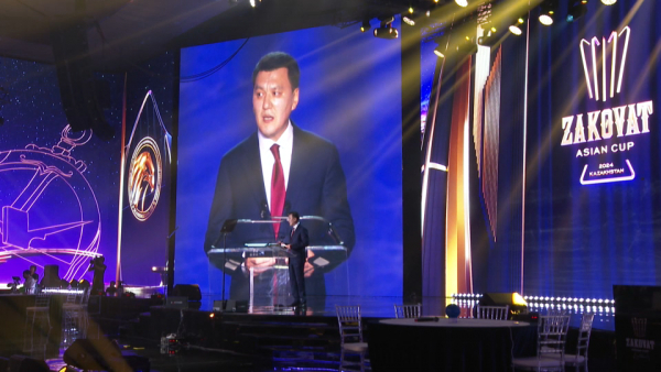 Ерлан Карин выступил на турнире интеллектуального клуба Zakovat