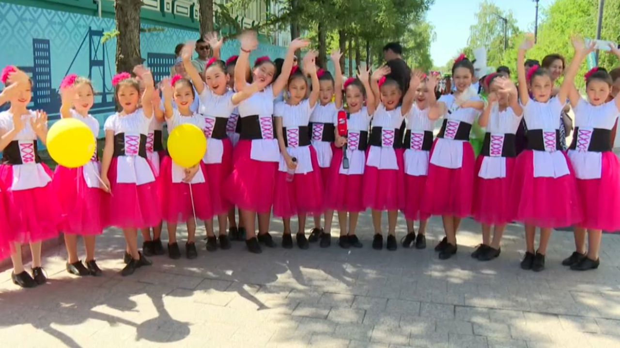 Более 500 школьников приняли участие в празднике детства в Семее