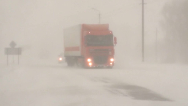 В 13 регионах Казахстана закрыли дороги из-за непогоды