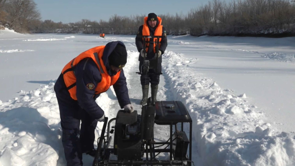 К резке льда приступили на реках ЗКО