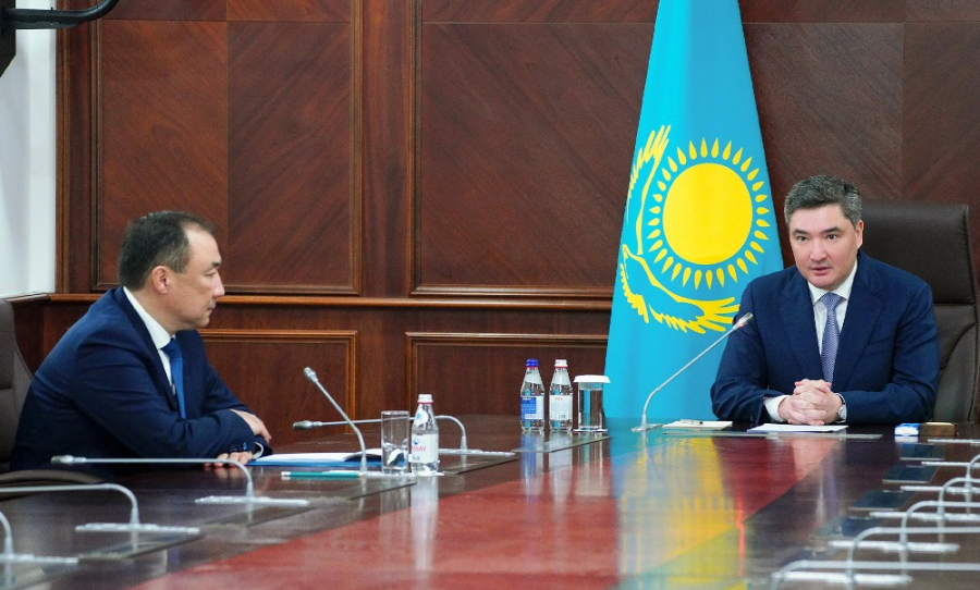 Бектенов представил коллективу Министерства транспорта нового руководителя