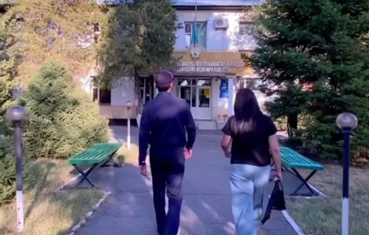 TikTok тікелей эфирінде әдепсіз сөз айтқан тұрғынға айыппұл салынды
