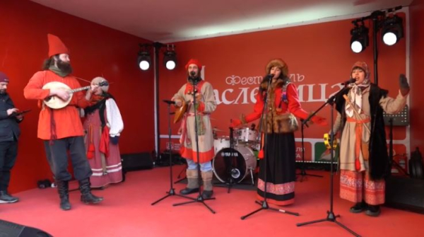 Масленицу празднуют в России