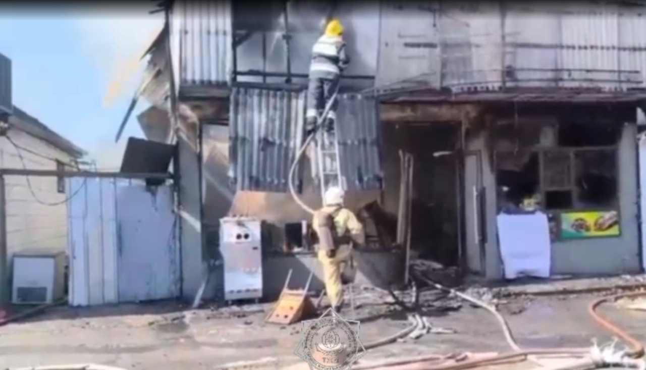 Пожарные Алматы ликвидировали возгорание кафе