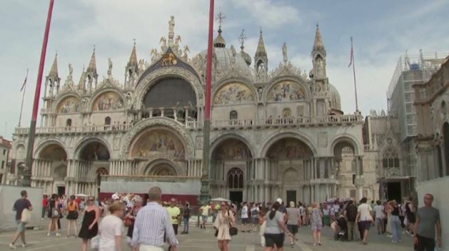 Налог для однодневных туристов вновь ввели в Венеции 