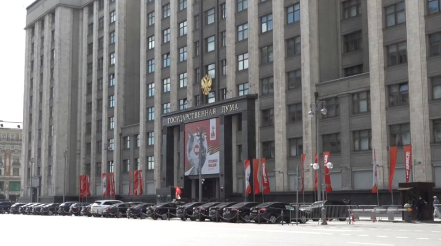 «В средние века жгли»: в России хотят запретить рекламу эзотерики