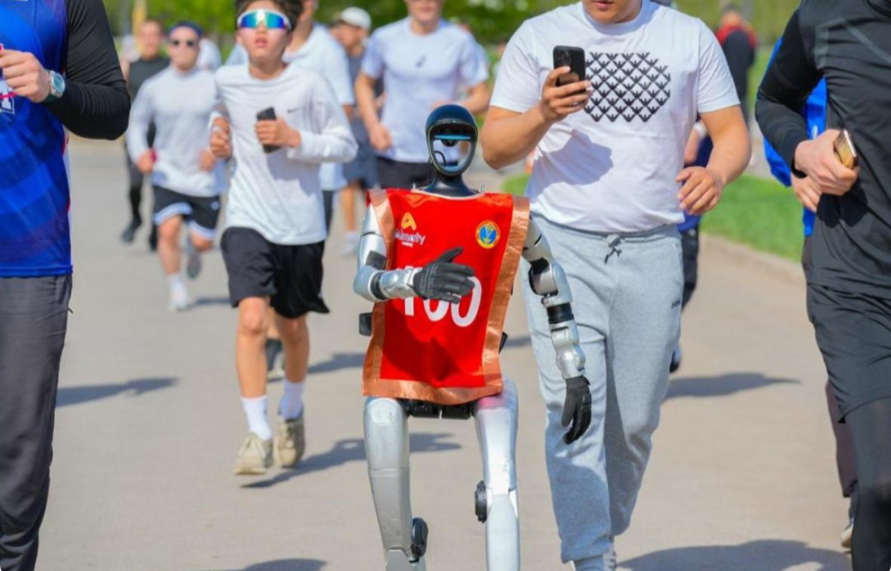 В Астане прошёл спортивный фестиваль с участием более 2000 человек и робота-гуманоида